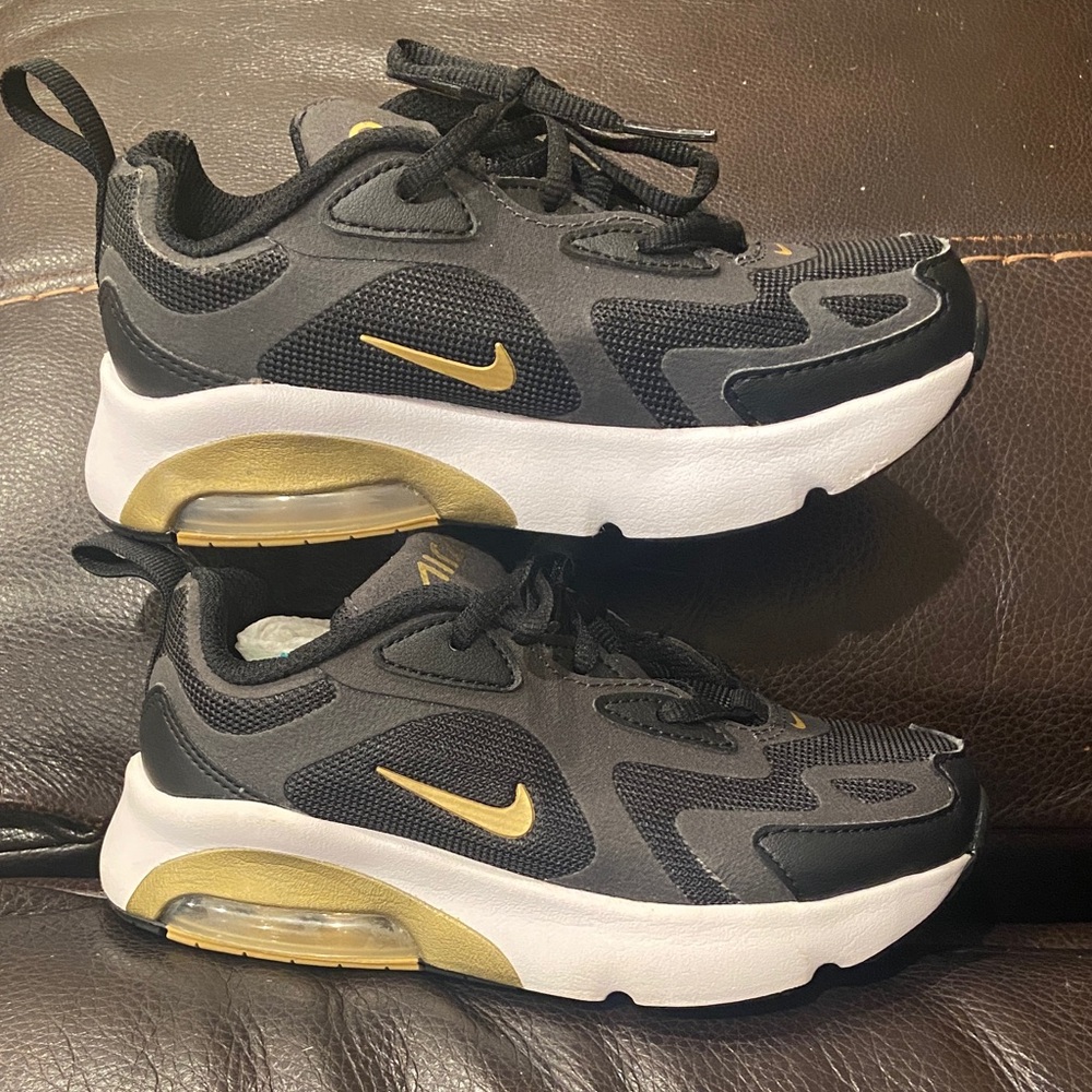 Nike Black and Gold KIDS Air Max 200
Sneakers SIZE 12c - Picture 3 of 13